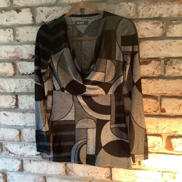 Mod black and gray geometric woman’s top - Picture 1 of 4